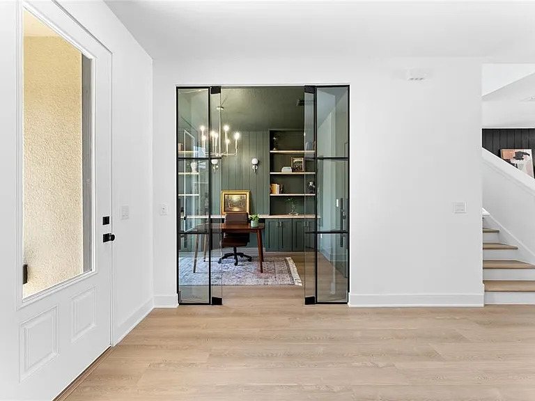 Home office space before renovation